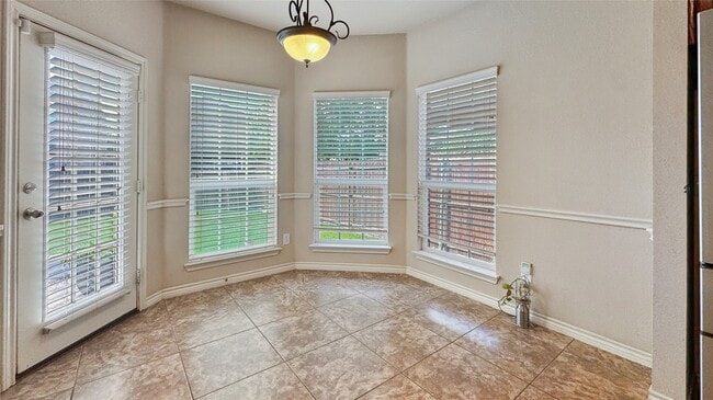 Building Photo - 2126 Hunt Club Trail