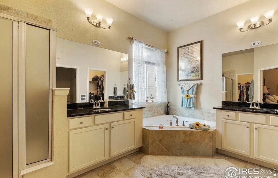 Building Photo - 882 Jenny Ln