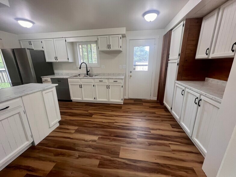 Kitchen - 16 Arrowhead Ct