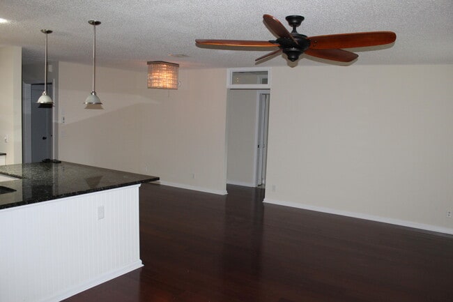 Building Photo - 13880 Paddock Dr