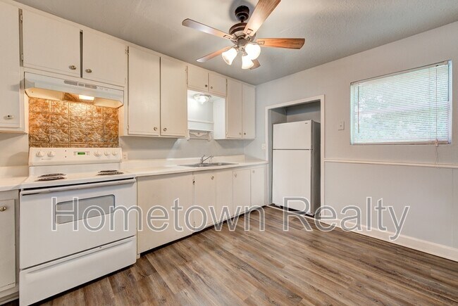 Building Photo - 9809 N McKinley Ave