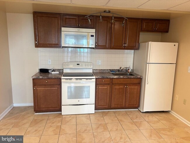 Building Photo - 7208 PURPLE Ave