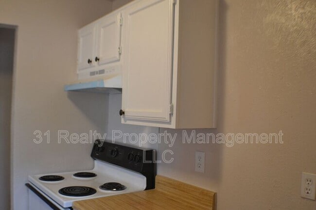 Building Photo - 1520 Pebblewood Dr