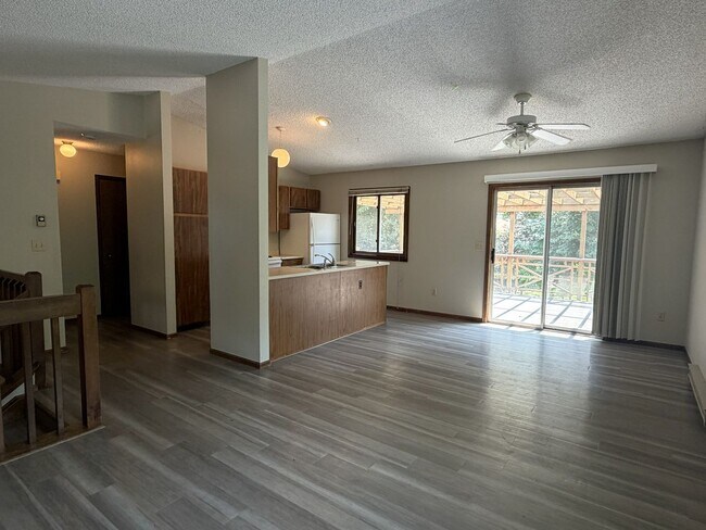 Building Photo - 2013 Custer Dr
