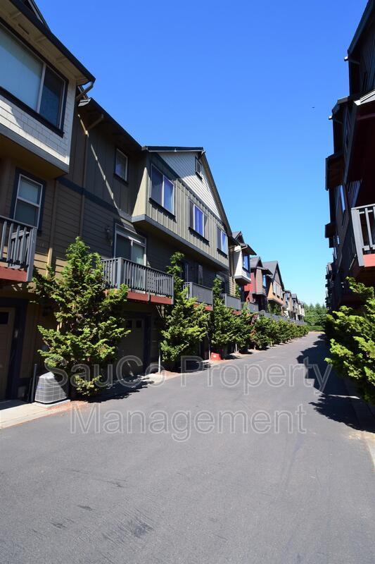 Building Photo - 1419 NE Lockheart Ln