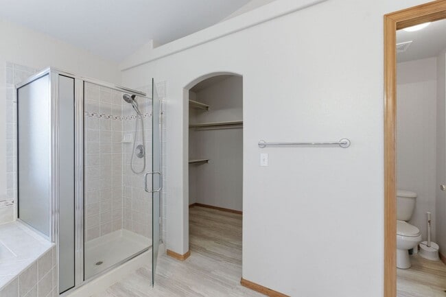 Building Photo - Woodman Hills 4 bdrm rancher