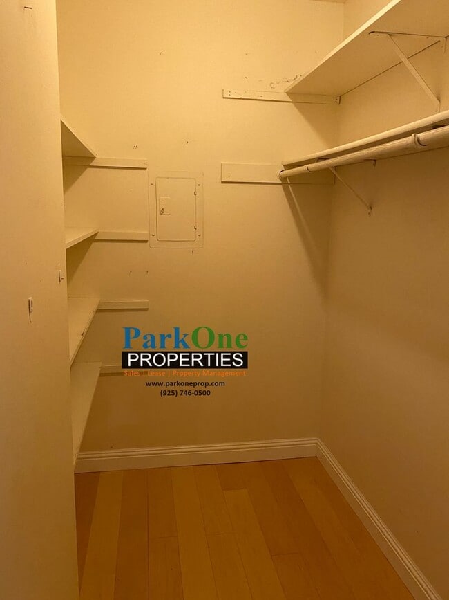 Building Photo - Spacious 2 bed / 2 bath condo in great location.