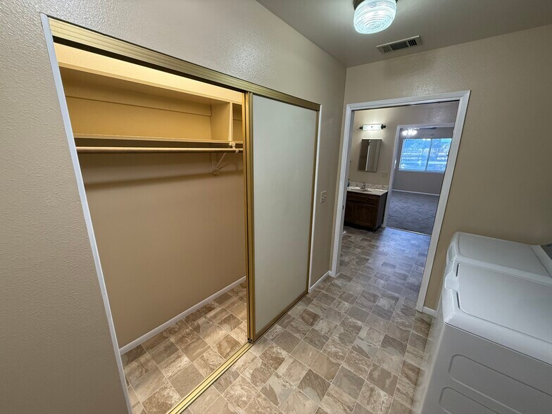 Laundry and closet - 15936 Lime St