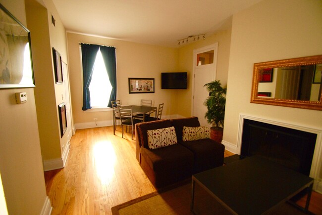 Building Photo - 1155 W Dickens Ave