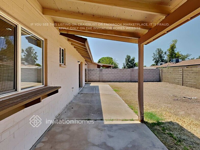 Building Photo - 5634 W Altadena Ave