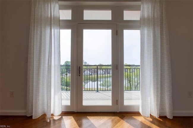 Building Photo - 670 Town Center Dr