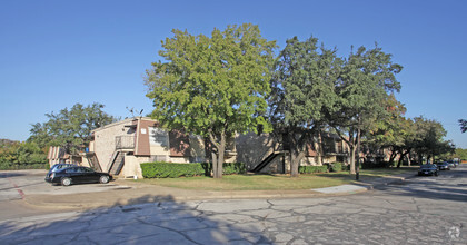 Building Photo - Moulin Rouge Apartments