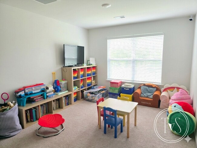 Building Photo - RATE DROP ALERT (was $3300/month)!