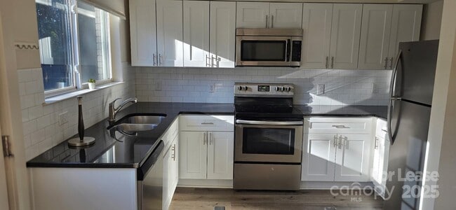 Building Photo - 310 State St