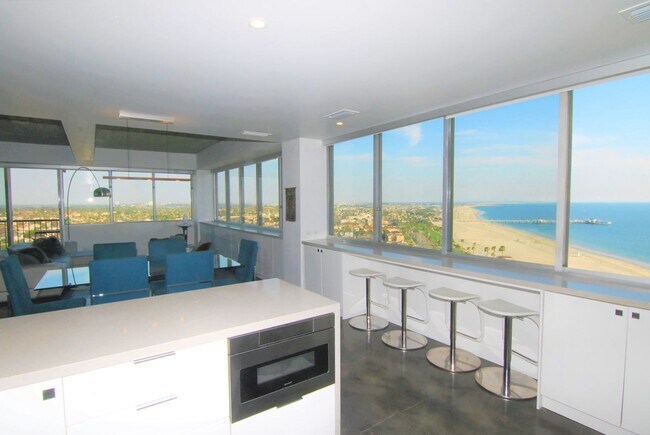 Building Photo - Private 16th-Floor Oceanview Residence with Belmont Pier Views