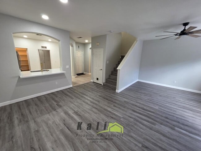 Building Photo - 6233 Avenida De Las Vistas