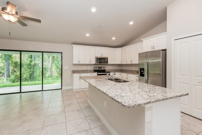 Building Photo - 2509 18th St W