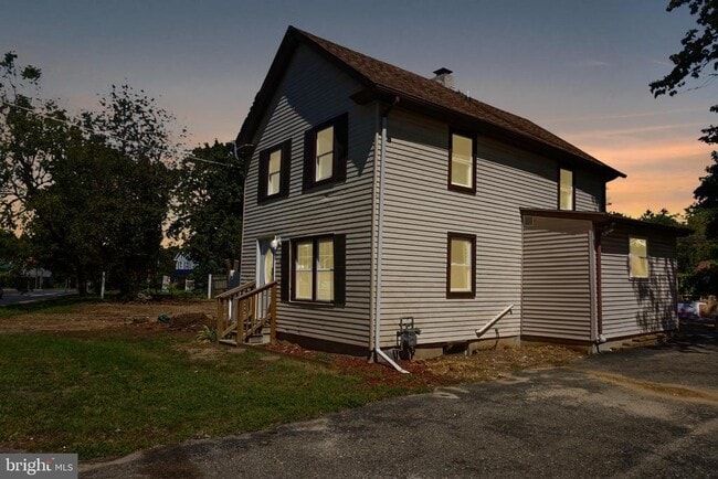 Building Photo - 1824 N Tuckahoe Rd