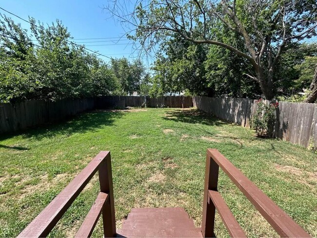 Building Photo - 4016 Mallard Dr