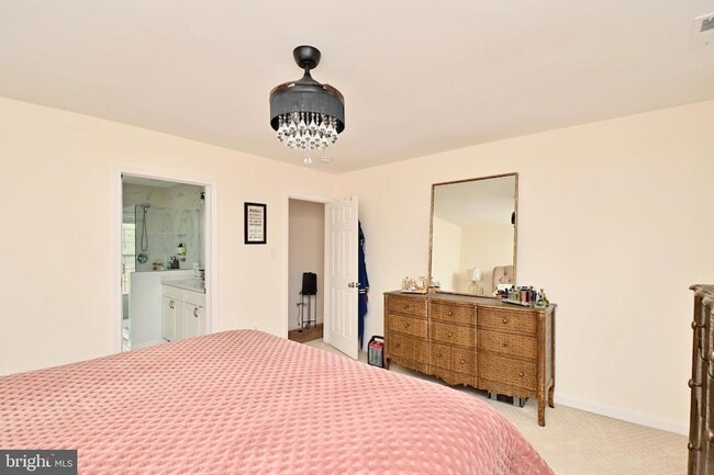 Building Photo - 6431 Forest Rd