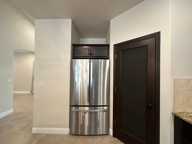 Building Photo - 2548 N Kayenta St
