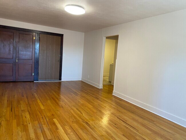 Building Photo - 609 St Joseph St