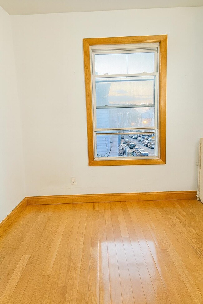 Building Photo - 549 W SIDE Ave