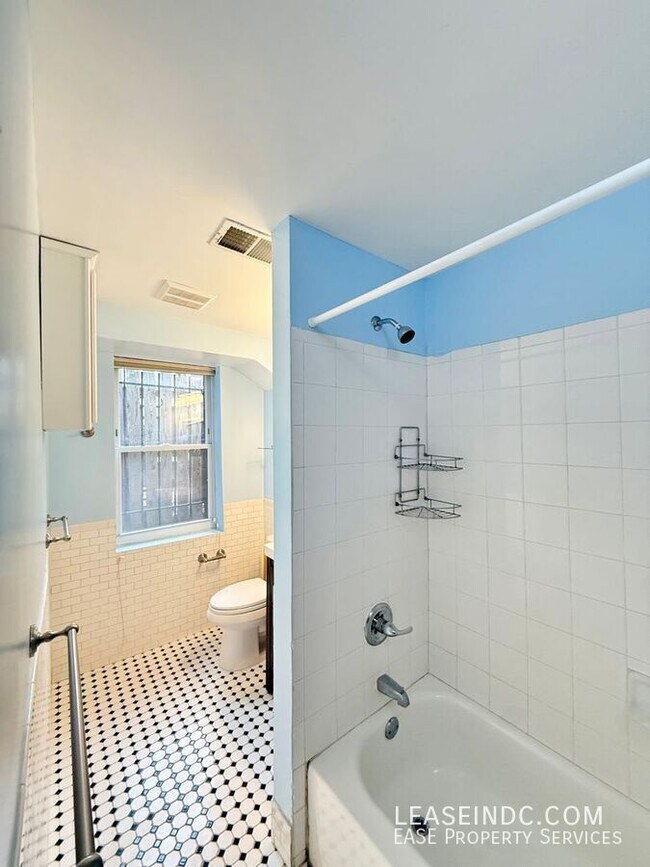 Building Photo - 1020 Fairmont St NW