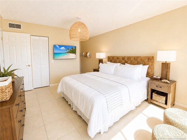 Building Photo - 7380 S Ocean Dr
