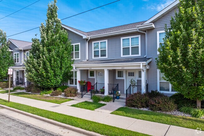 Building Photo - Trinity Artist Square