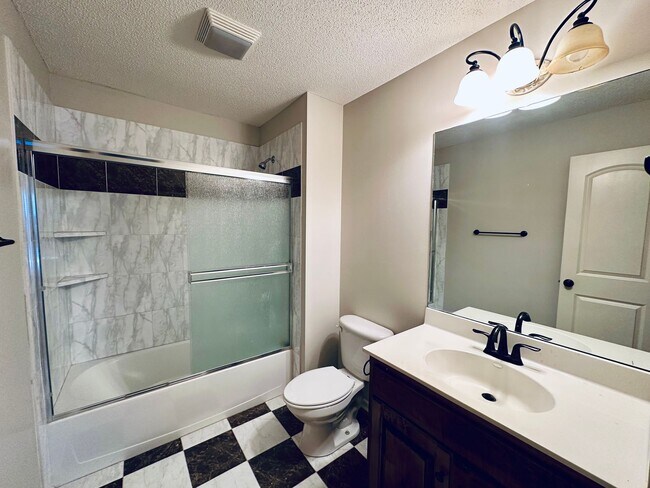Building Photo - {20067} Custom Built Home in Woodland Mano...