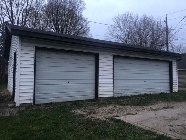 Building Photo - Remodeled 3 bed, 1 bath home for rent.