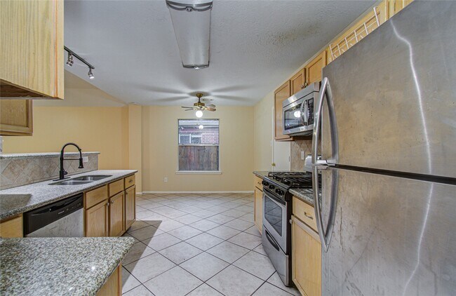 Building Photo - 16835 Carbridge Dr