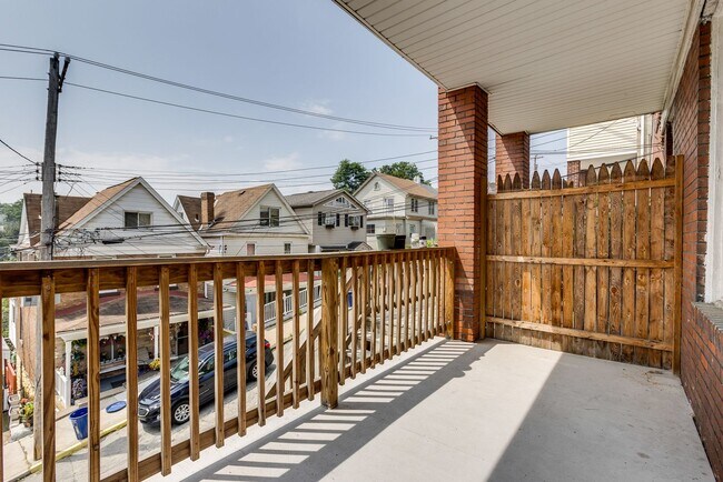 Building Photo - 275 Lelia St