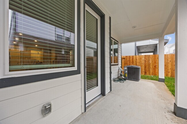 Building Photo - 4115 Glowing Hearth Dr