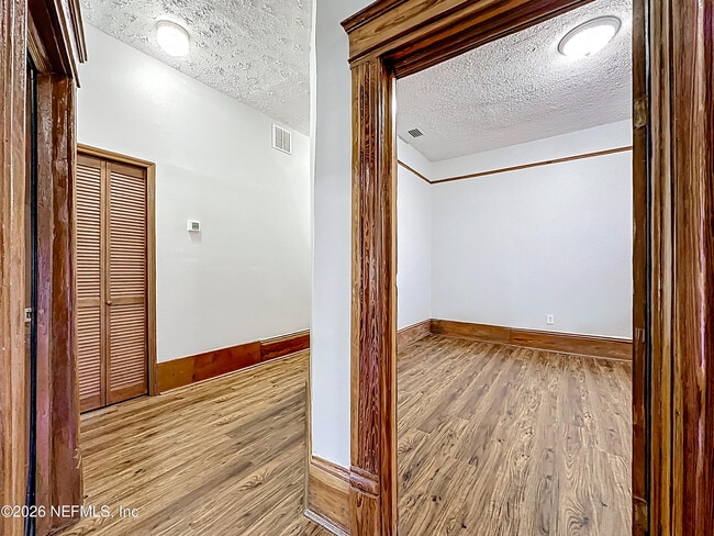 Building Photo - 138 E Duval St