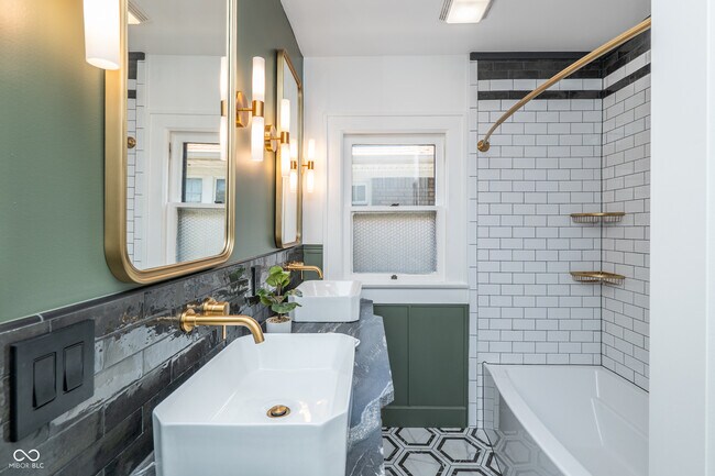 Building Photo - 322 E 37th St