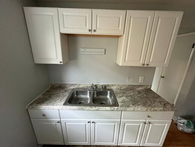 Building Photo - 2739 Lafeuille Ave