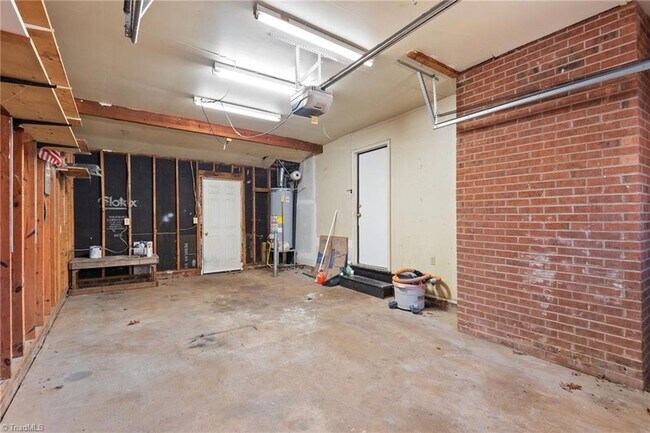 Building Photo - 1705 Three Meadows Rd