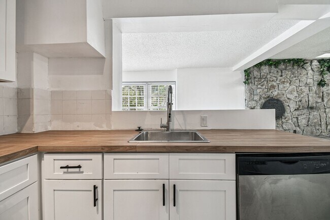 Building Photo - Beautiful Home on Davis Island