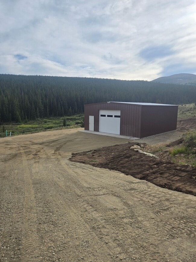 Building Photo - Beautiful Home on 10 Acres