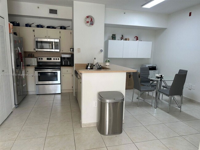 Primary Photo - 7220 NW 114th Ave