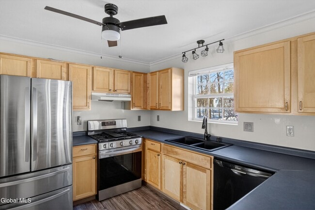 Building Photo - 3 David Ln