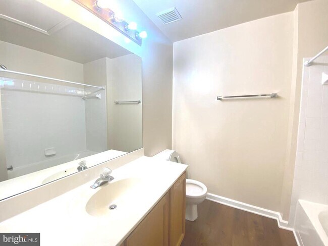 Building Photo - 13765 Palmetto Cir
