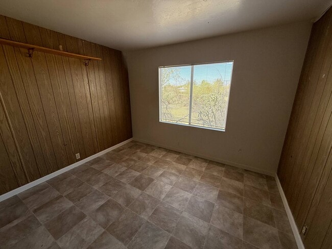 Building Photo - 8221 S Taylor Ln