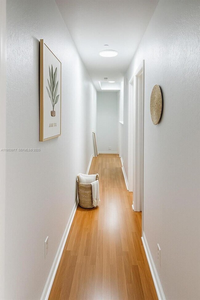 Building Photo - 3817 Tree Top Dr