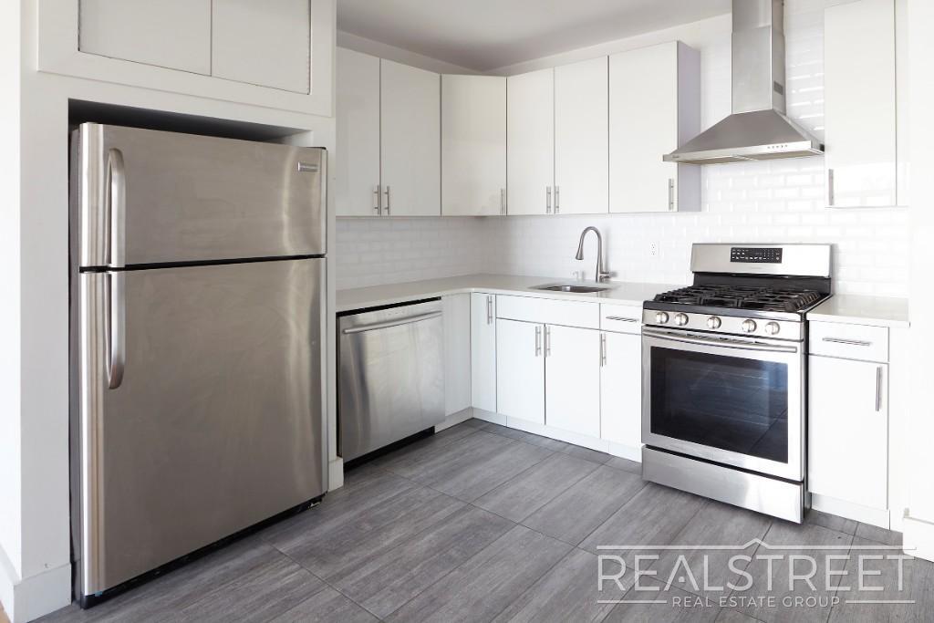 Building Photo - LUXURY LOFT in Queens!