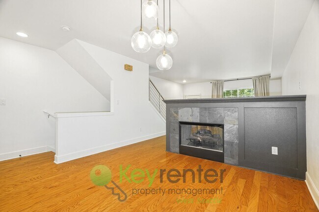 Building Photo - Modern Comfort Meets Classic Seattle Charm