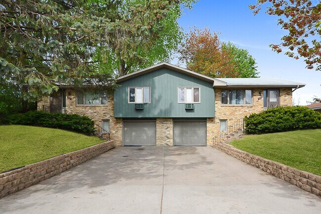 Building Photo - 722 Silver Lake Road NW