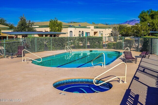 Building Photo - 2421 W Via Di Silvio